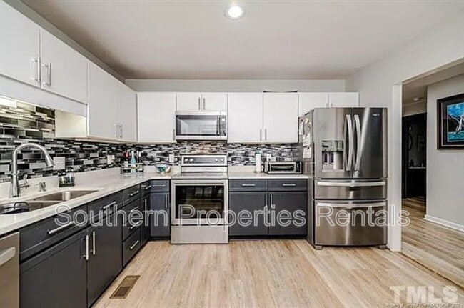 Building Photo - 517 Apple Ln