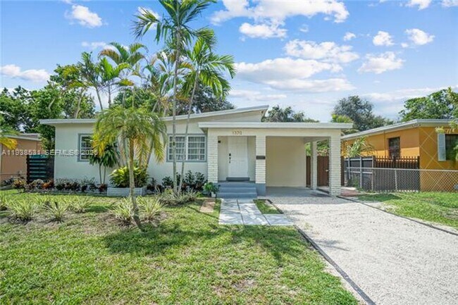 Building Photo - 1370 NE 133rd St