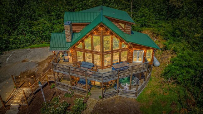 Building Photo - 208 Tunnel Ridge Dr