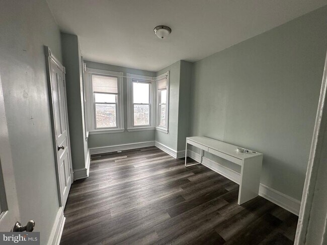 Building Photo - 401 Righter St