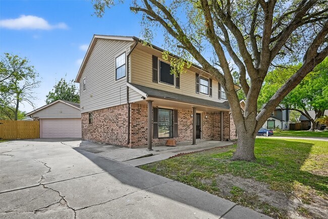 Building Photo - 4002 Cedar Ridge Ct