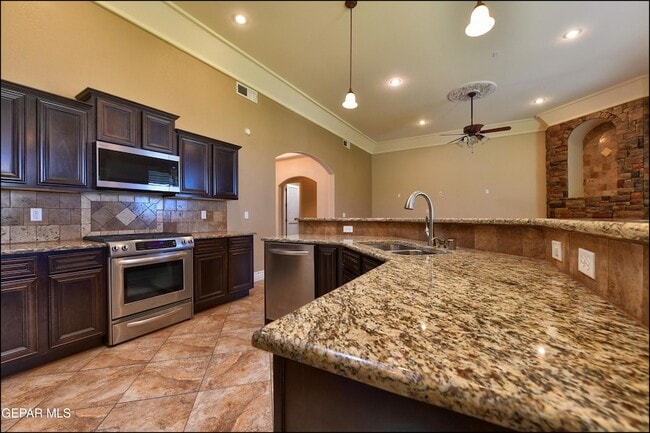 Building Photo - 7379 Black Mesa Dr
