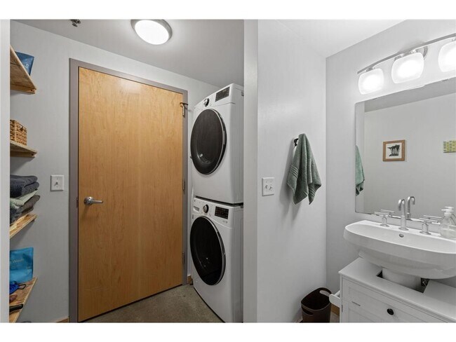 Building Photo - 710 N 4th St