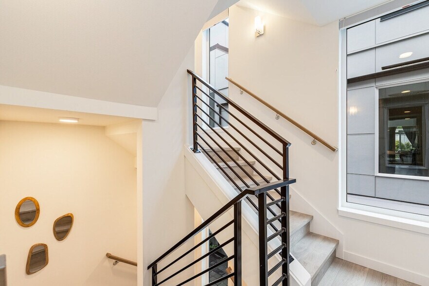 Building Photo - 1431 E Howell St