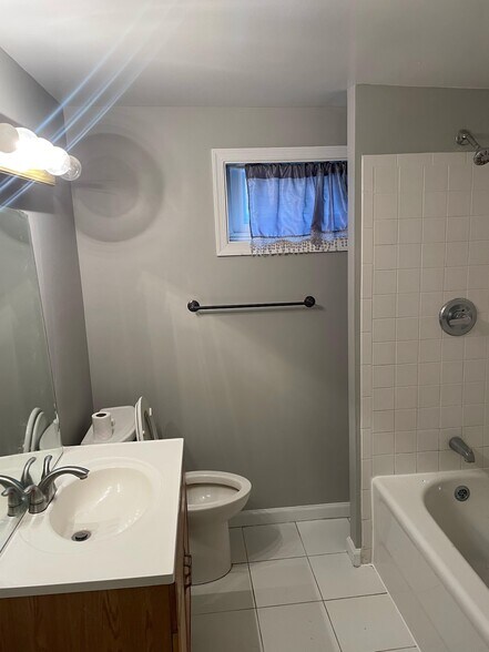 Basement bathroom - 3403 Aberdeen St