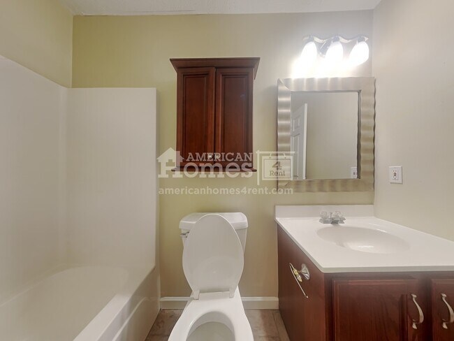 Building Photo - 131 Green Meadow Court