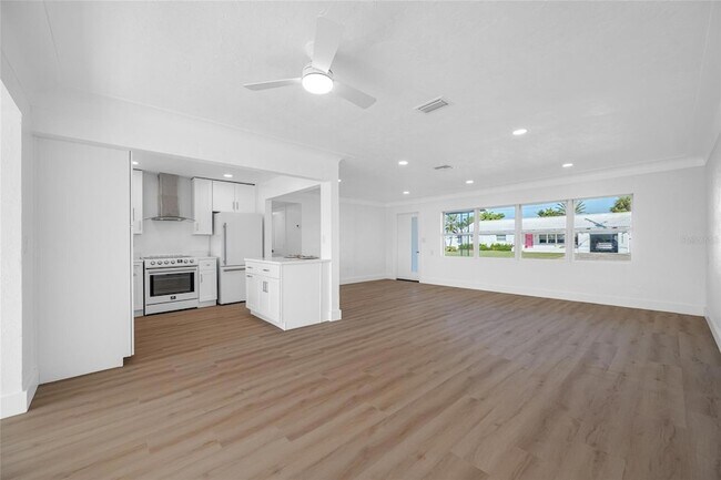 Building Photo - 7930 Causeway Blvd S