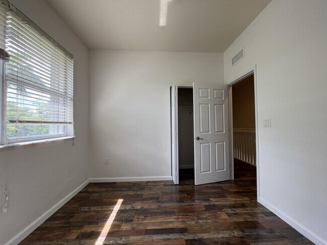 Building Photo - 3096 NW 29th Ct