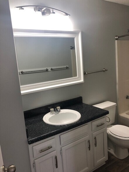 Building Photo - 4411 Graceland Ct