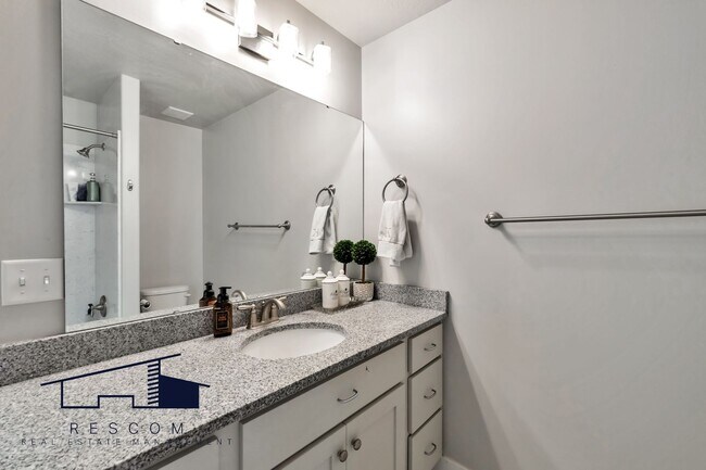 Building Photo - Immaculate 3-bedroom, 3.5-bathroom home for lease in Syracuse!