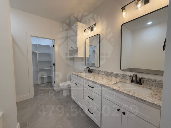 Building Photo - Bella Vista Single-Family Home- 2 Bed/ 2 B...