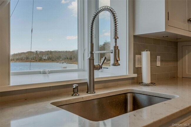 Building Photo - 370 Fishermans Beach Rd