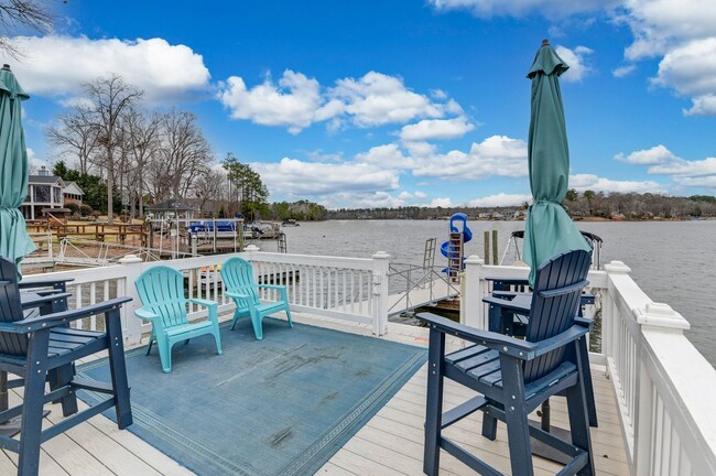 Building Photo - Fully Furnished Mid Term Lease