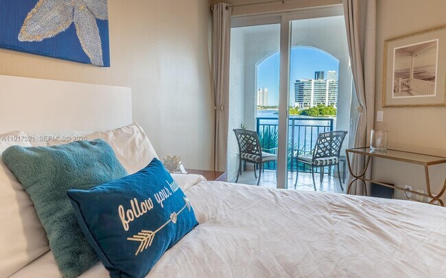 Building Photo - 3255 NE 184th St