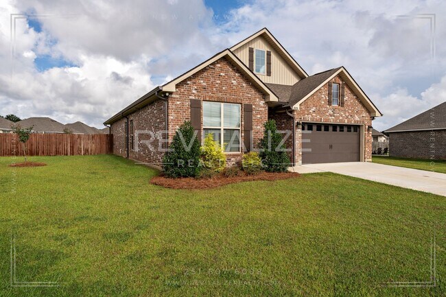 Building Photo - Stunning Luxury Home in Silverhill with Huge Diamond Shaped Backyard!