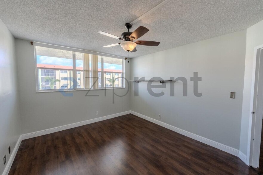 Building Photo - Unit 430C