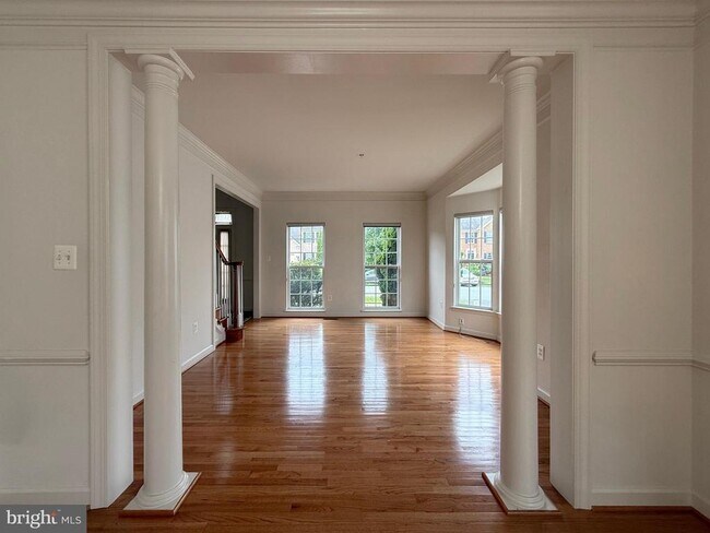 Building Photo - 4415 Medallion Dr
