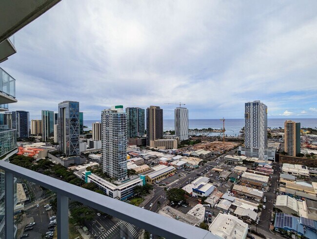 Building Photo - Fully Furnished Luxury Kakaako Living at Symphony 2 Bed, 2 Bath, 2 Parking