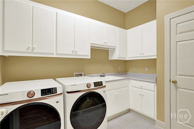 Building Photo - 2 Wakefield Pl