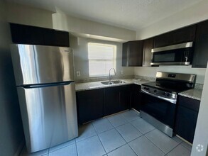 Building Photo - RENOVATED 2 Bedroom, 1 Bathroom Tampa Apar...