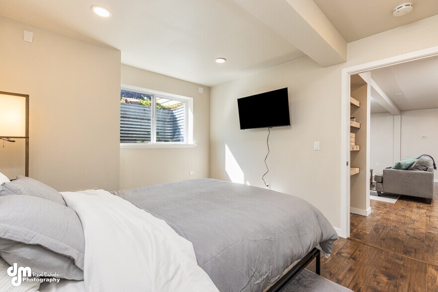 Building Photo - 684 Cedar St