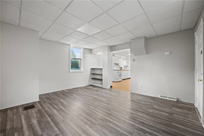 Building Photo - 142 W Ferry St