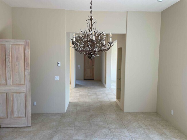 Building Photo - 4 Old Agua Fria Rd E