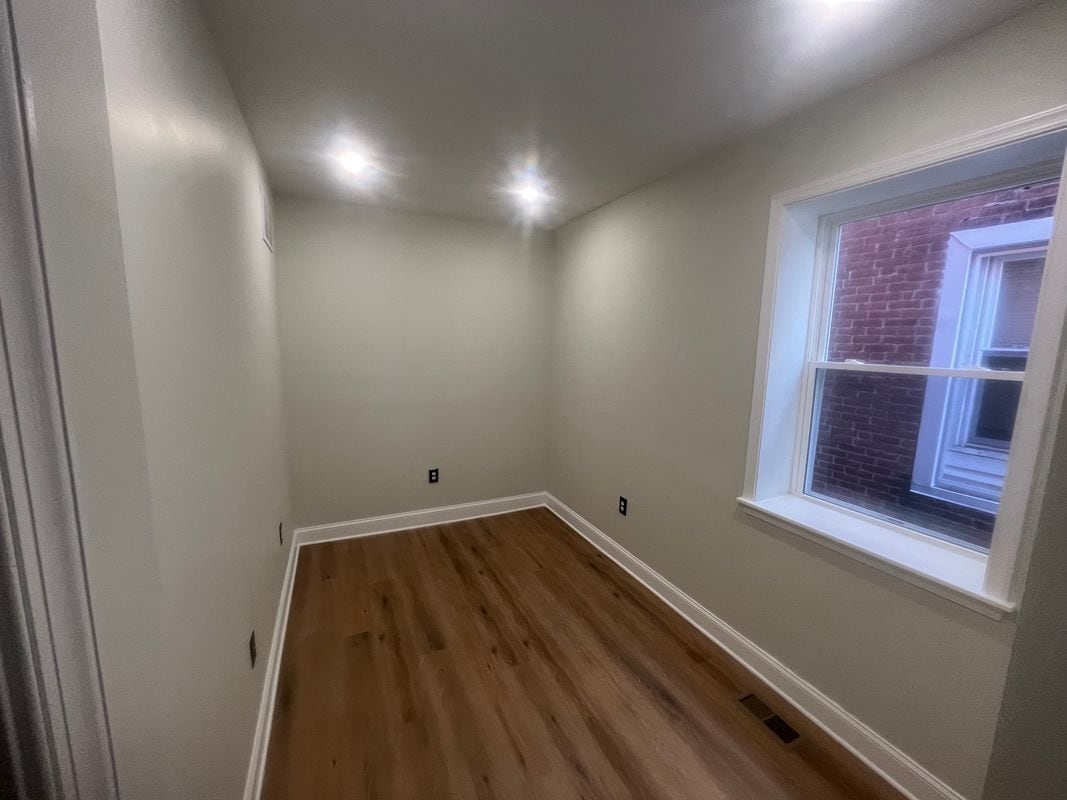 Building Photo - 6034 Walton Ave