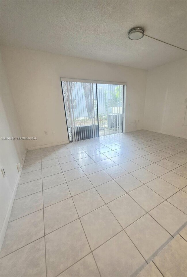 Building Photo - 8958 W Sample Rd