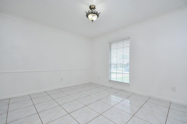 Building Photo - 7714 Eichler Dr