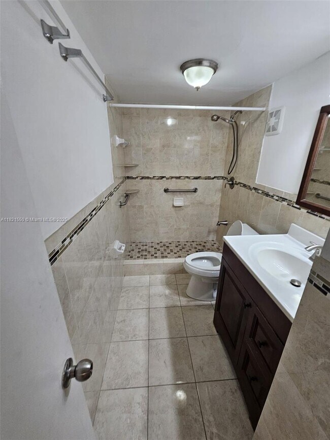 Building Photo - 1555 W 44th Pl