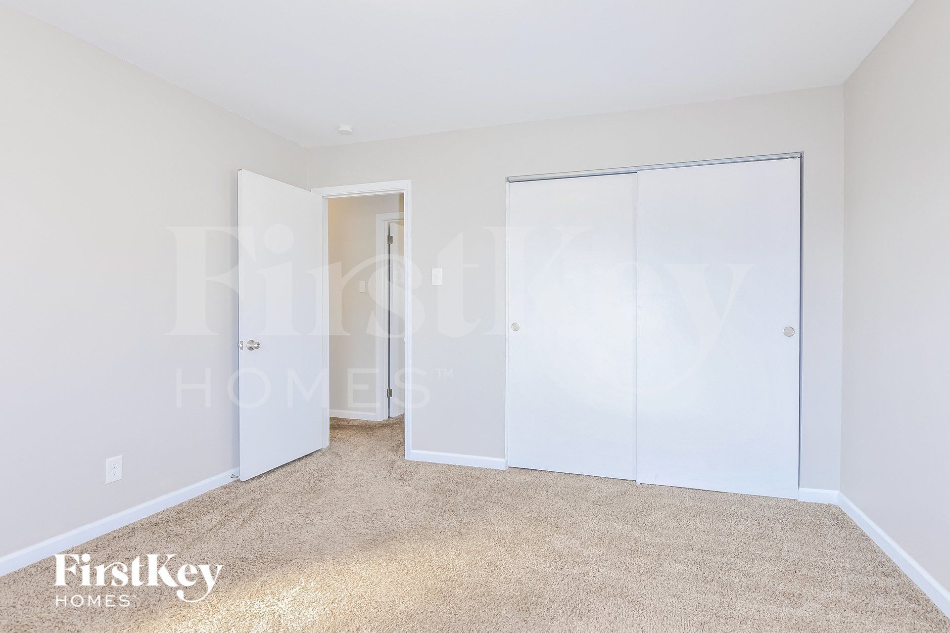 Building Photo - 8 Oak Dr