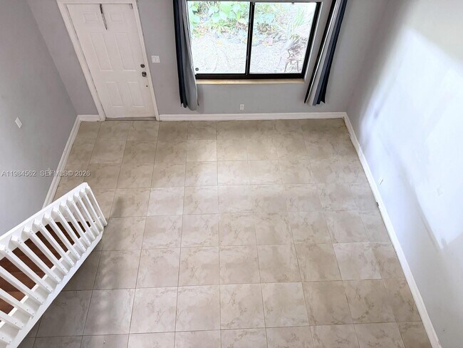 Building Photo - 1455 Holly Heights Dr