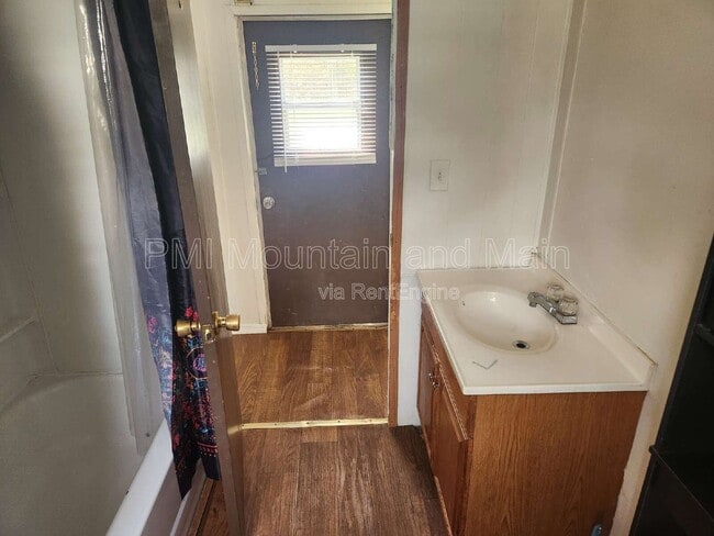 Building Photo - 9 Grateful Way