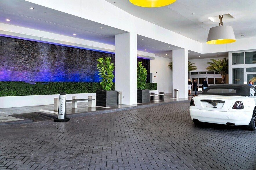 Building Photo - 1100 Biscayne Blvd