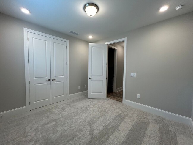 Building Photo - 411 Silverbell Ct