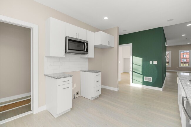 Building Photo - 324 East Bethune Street