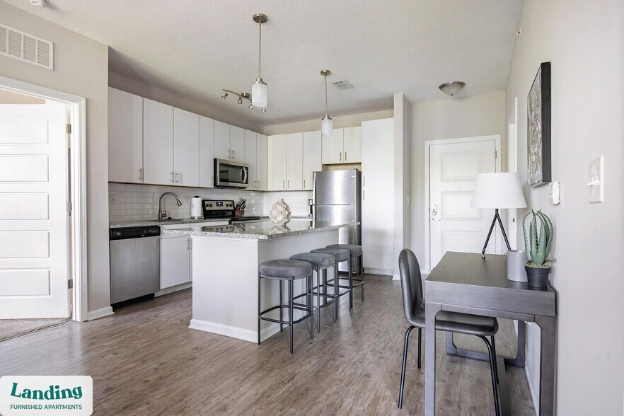 Building Photo - 2300 Tapestry Park Dr