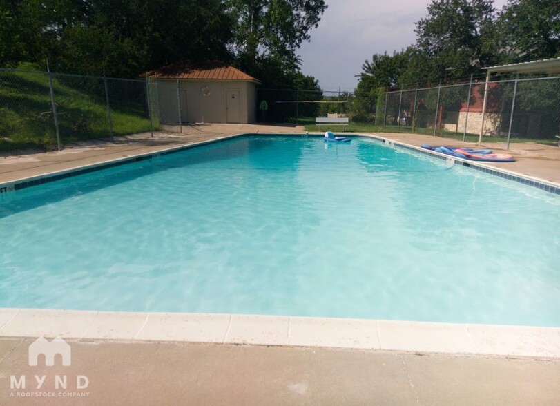 Building Photo - 5612 San Jacinto Dr