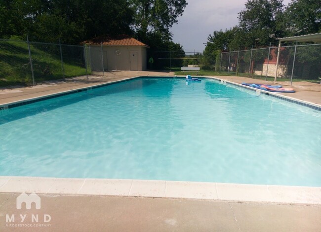 Building Photo - 5612 San Jacinto Dr
