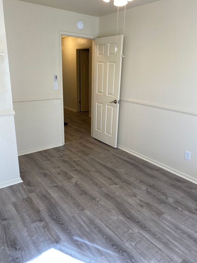 Building Photo - 3 Bedroom / 2 Bath Great Corner Lot in Travis District