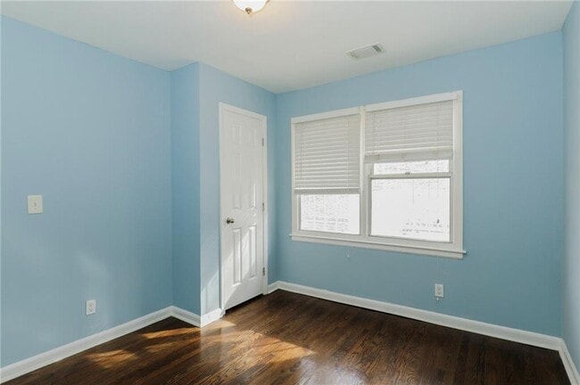 Building Photo - 164 Fairburn Rd SW