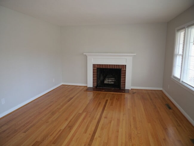 Building Photo - 8 Terrace Dr