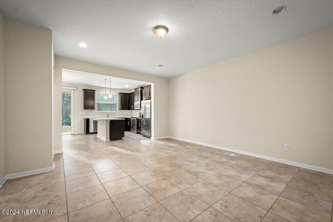 Building Photo - 215 Richmond Dr