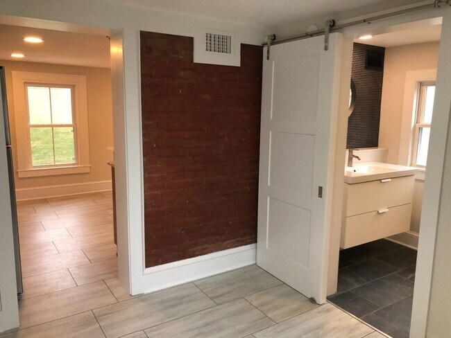 Building Photo - 143 Eastern Drive