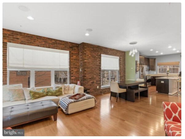 Building Photo - 5815 Lustine St