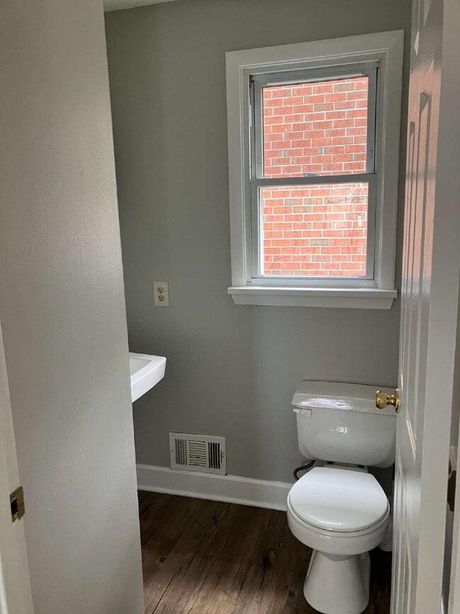 Building Photo - Available May 1!  Spacious 3 BR, 1.5 Bath in East Rochester