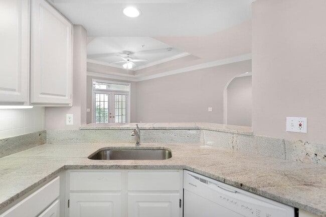 Building Photo - 5303 Bay Club Cir
