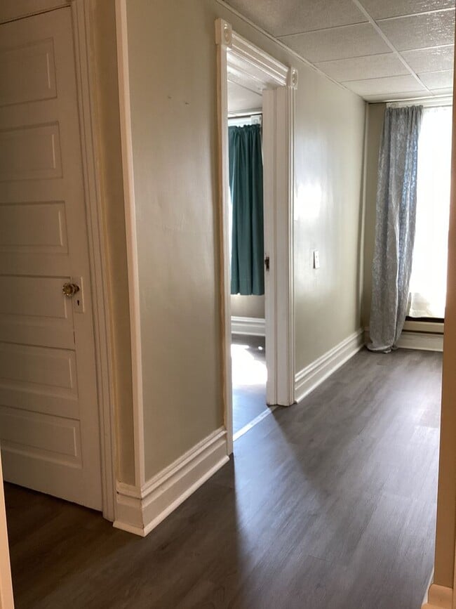 Building Photo - 319 Fairview Ave