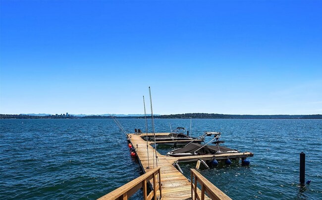 Building Photo - 334 Lakeside Ave S